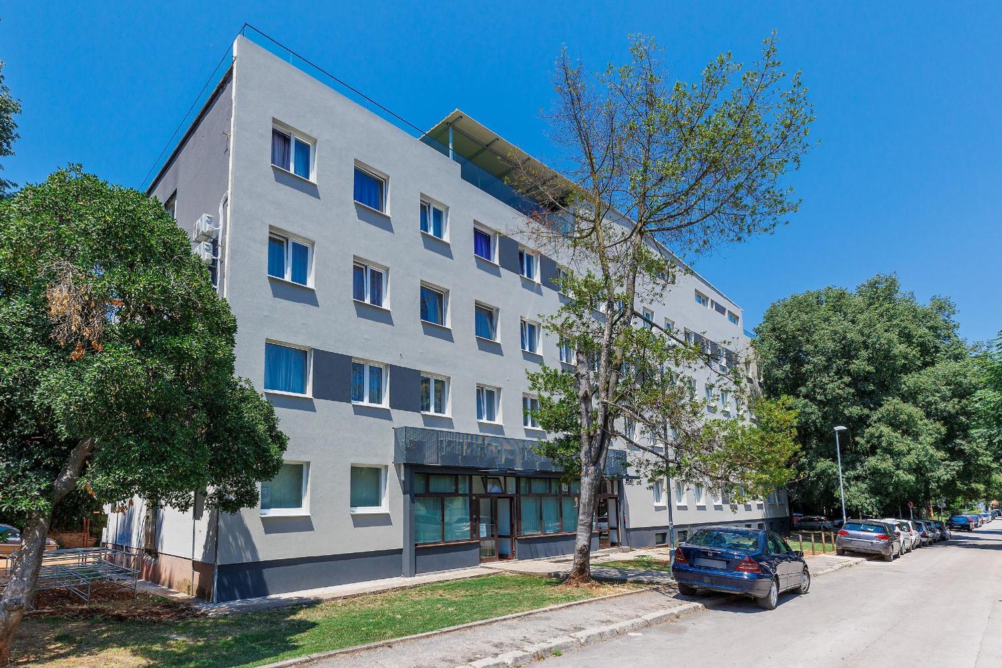 Monte Zaro Hostel Pula Exterior photo